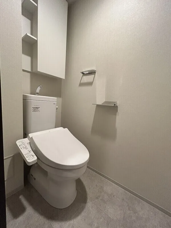 Blanchiesta Kiba - Interior - ["Toilet seat", "Toilet", "Plumbing fixture"]