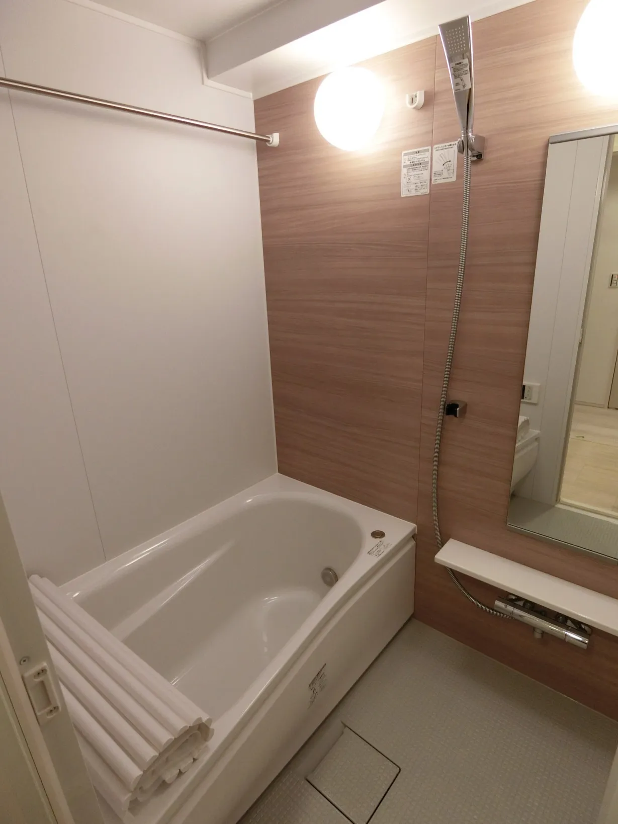 Le Fon Blanche Shinagawa Minamioi - Interior - ["Bathtub", "Building", "Property"]