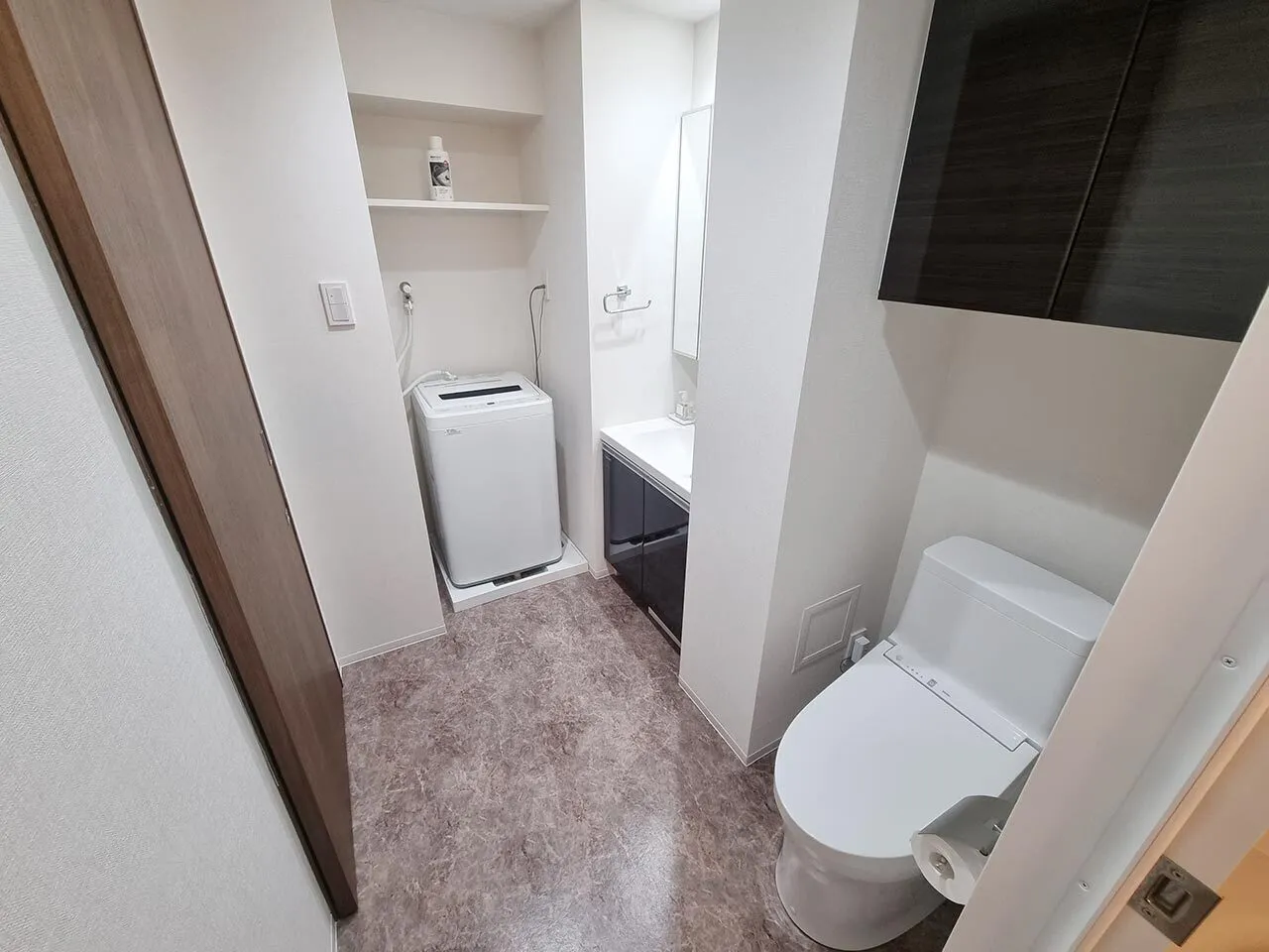Mynavi STAY Hon-Haneda - Interior - ["Flooring", "Floor", "Plumbing fixture"]