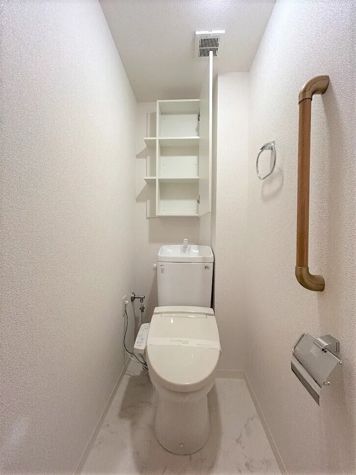 Esty Maison Toyosu Residence - Interior - ["Toilet seat", "Plumbing fixture", "Flooring"]