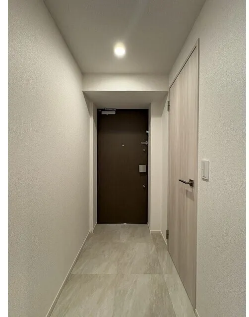 Due Oku - Interior - ["Flooring", "Floor", "Ceiling"]