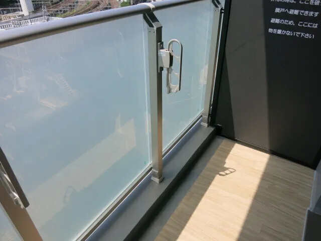 Le Fon Progres Ueno Park - Interior - ["Balcony", "Glass", "Handrail"]