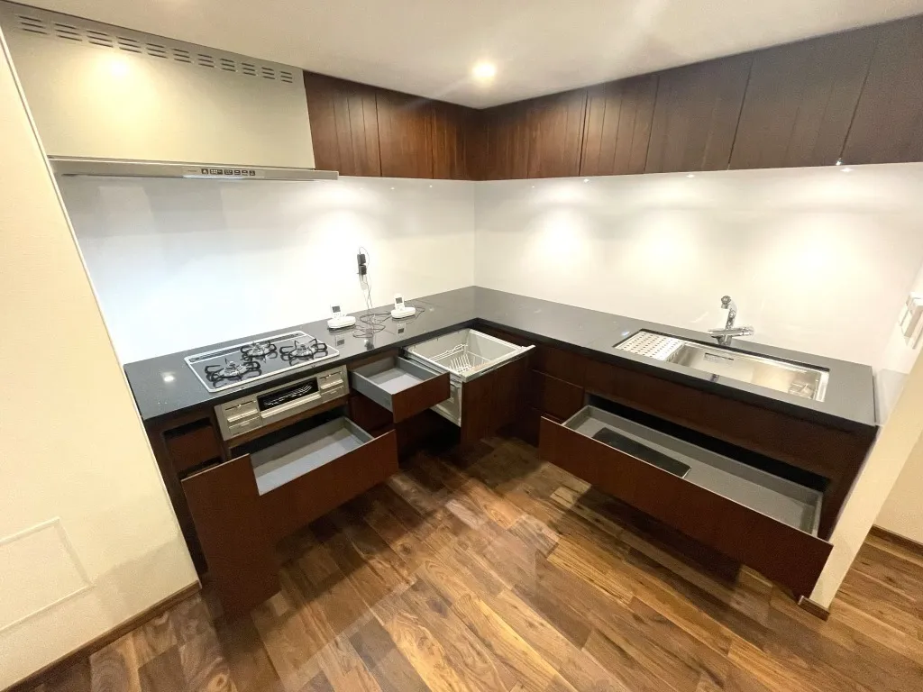 Jingumae House B1F, 1F