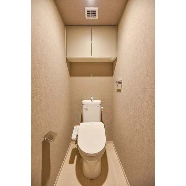 Comforia Morishita Riverside - Interior - ["Toilet seat", "Toilet", "Automotive design"]