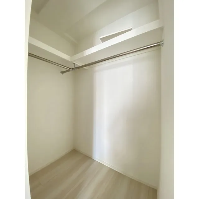 LIBR GRANT Haneda - Interior - ["Building", "Shade", "Wood"]