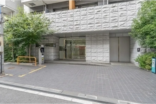 Gala Place Shinjuku Gyoen - Exterior - ["Concrete", "Tile", "High-rise building"]