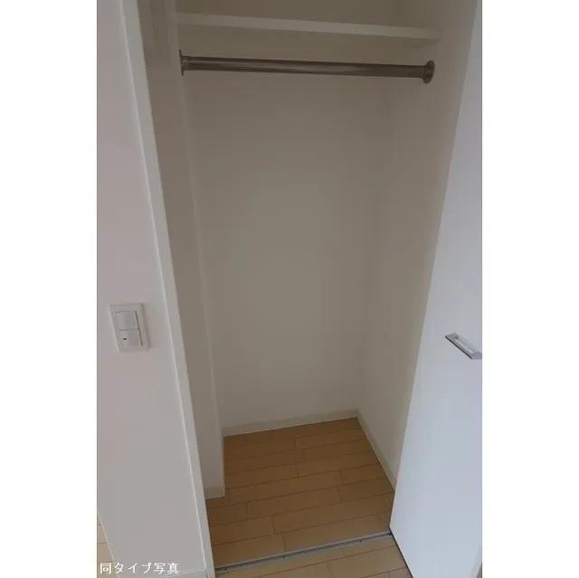 Comforia Shibaura - Interior - ["Fixture", "Wood", "Composite material"]