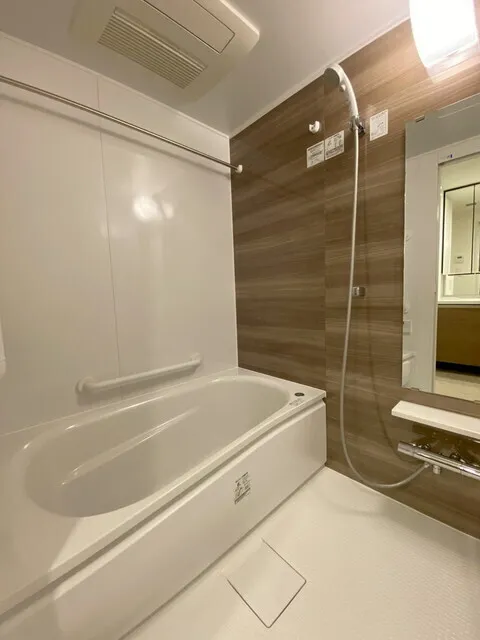 Park Tower Kachidoki South Building - Interior - ["Flooring", "Floor", "Plumbing fixture"]