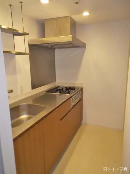 Comforia Shibaura Bauhaus - Interior - ["Tap", "Cabinetry", "Kitchen sink"]