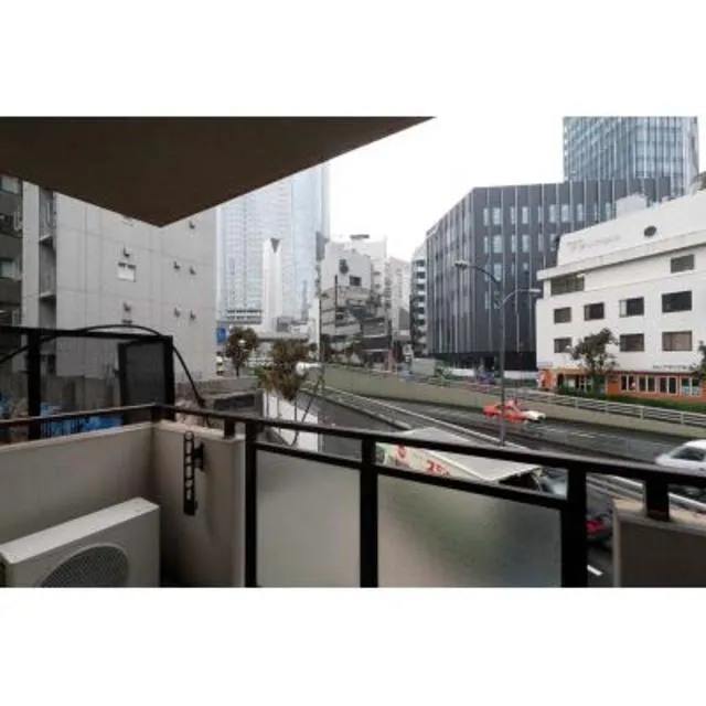 Roppongi Place - Other - ["Building", "Window", "Car"]