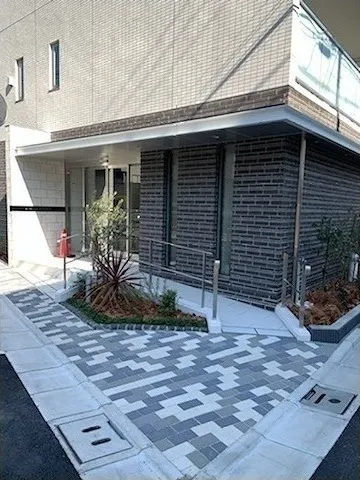 Sanheim Yukigaya Otsuka - Exterior - ["Window", "Building", "Plant"]