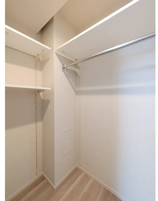 Due Fuchu I - Interior - ["Wood", "Flooring", "Floor"]