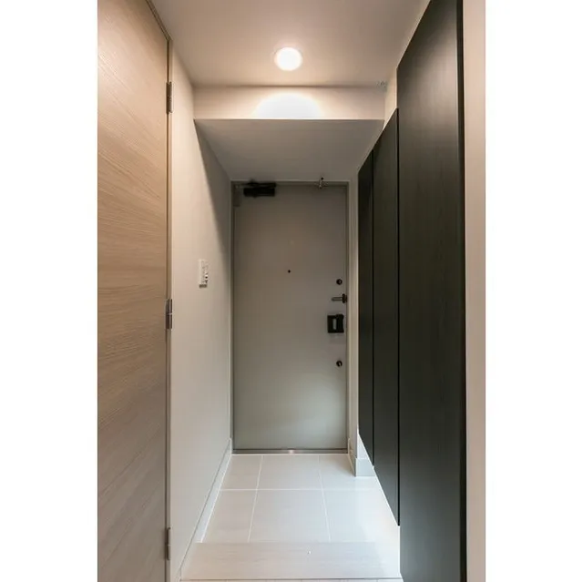 Demes Kiba - Interior - ["Building", "Fixture", "Door"]