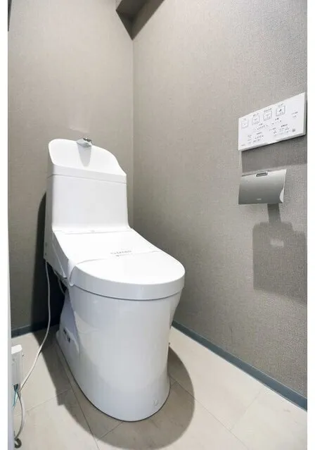 Wilterrace Oshiage - Interior - ["Toilet seat", "Toilet", "Plumbing fixture"]