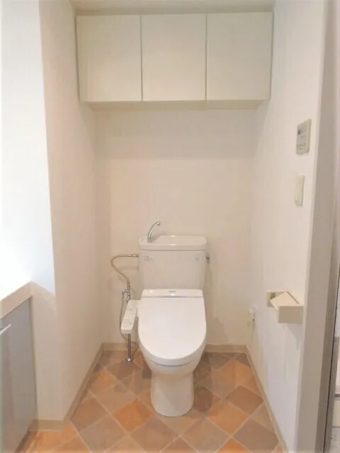 Orchid Residence Kagurazaka - Interior - ["Toilet seat", "Toilet", "Plumbing fixture"]