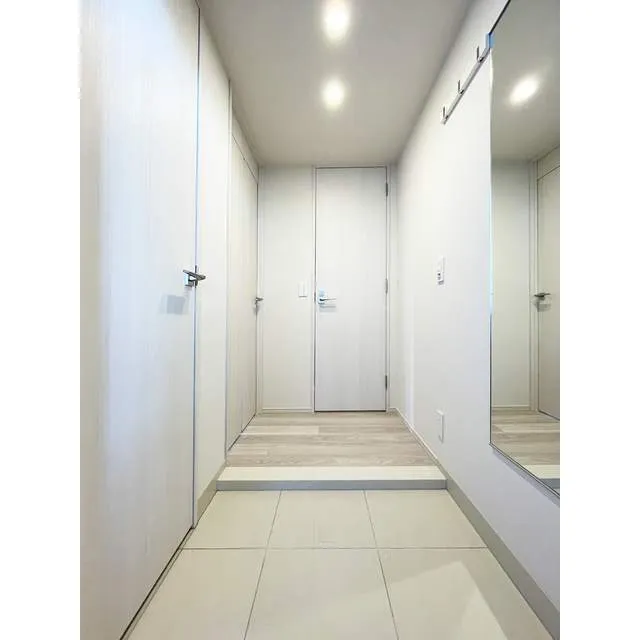 IPSE Yoyogi Uehara - Interior - ["Building", "Door", "Fixture"]