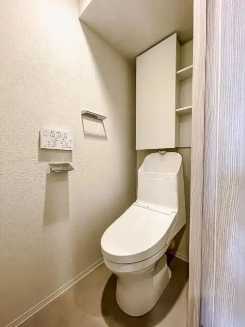 Brookside Residence Kiba - Interior - ["Toilet seat", "Toilet", "Plumbing fixture"]