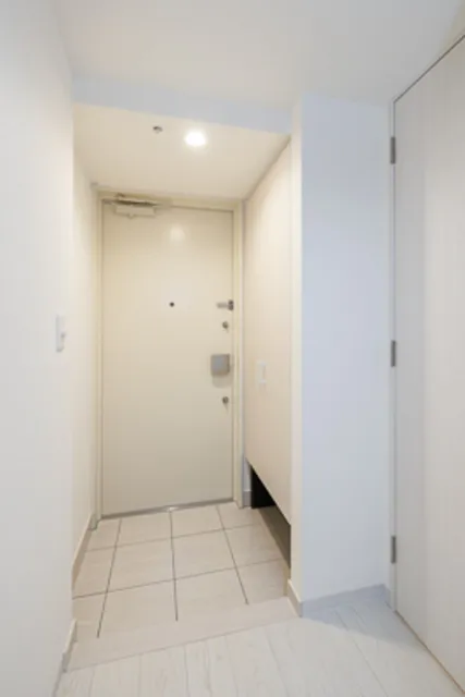 MA Tsukishima - Interior - ["Building", "Fixture", "Door"]