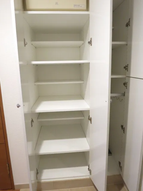 CITY SPIRE Hanzomon - Interior - ["Furniture", "Shelf", "Cabinetry"]