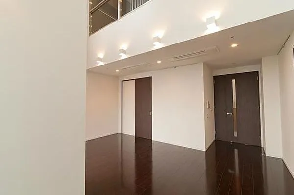 Park Cube Meguro Tower - Interior - ["Building", "Fixture", "Wood"]