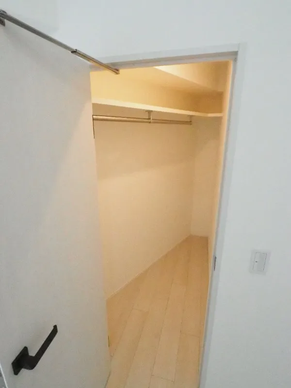 Residia Bunkyo Sengoku 2 - Interior - ["Wood", "Flooring", "Floor"]