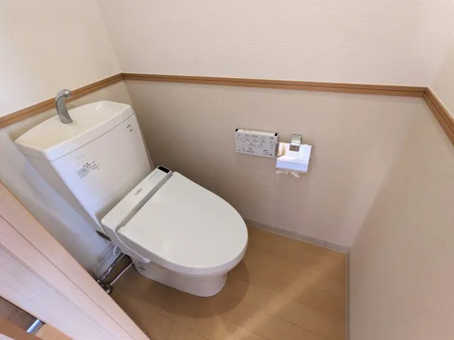 El Stanza Nakano Arai - Interior - ["Toilet seat", "Plumbing fixture", "Toilet"]