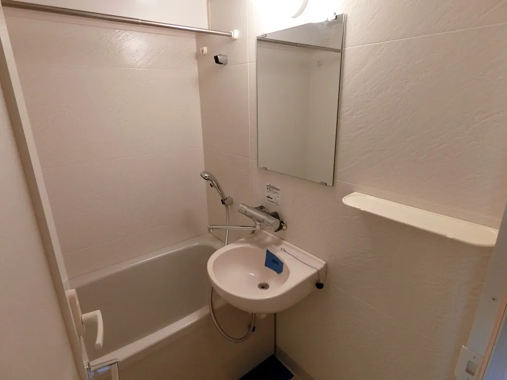 Cross Residence Kamata - Interior - ["Plumbing fixture", "Flooring", "Floor"]