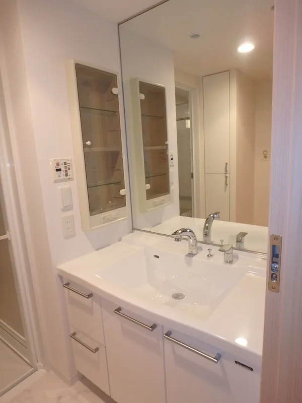Esty Maison Toyosu Residence - Interior - ["Interior design", "Flooring", "Plumbing fixture"]