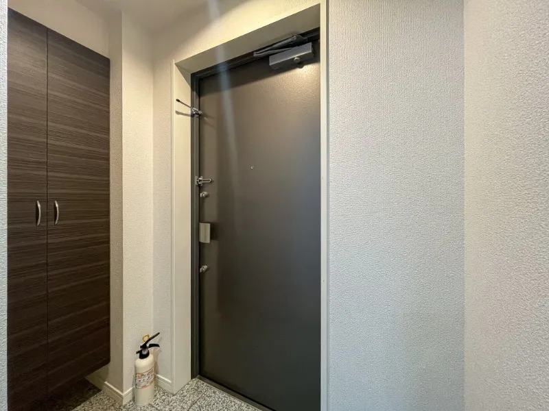 Castalia Hatsudai - Interior - ["Wall", "Door", "Flooring"]