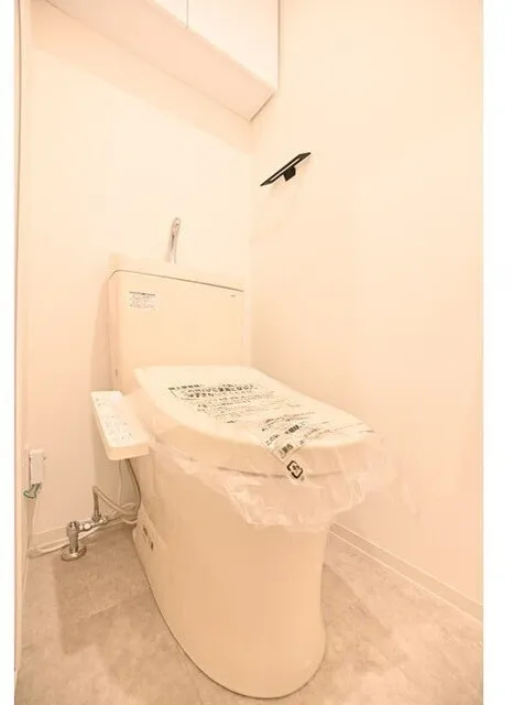 False Class Takadanobaba - Interior - ["Flooring", "Floor", "Toilet seat"]