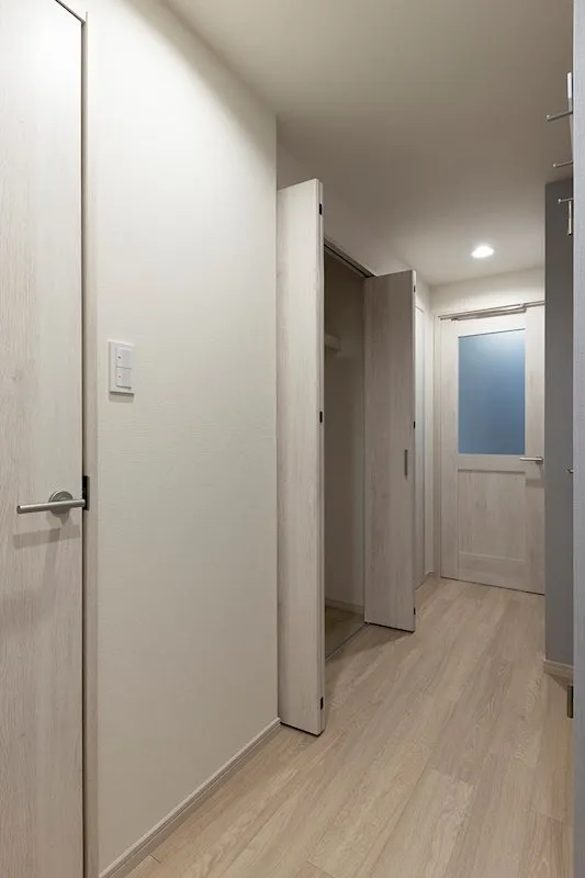 Residia Mejiro - Interior - ["Fixture", "Door", "Handle"]