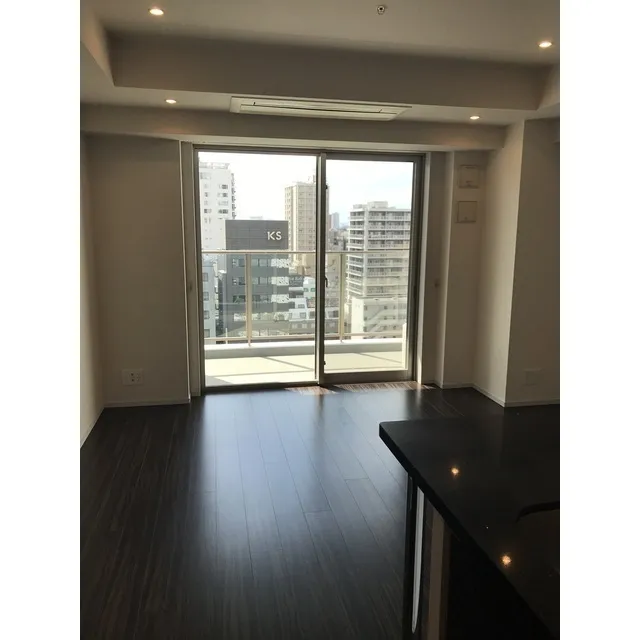 Comforia Shinjuku East Side Tower - Interior - ["Building", "Furniture", "Fixture"]