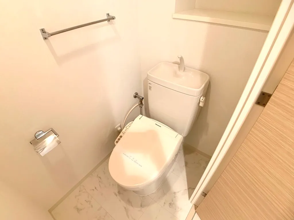 KDX Residence Oyama - Interior - ["Plumbing fixture", "Toilet paper", "Toilet seat"]
