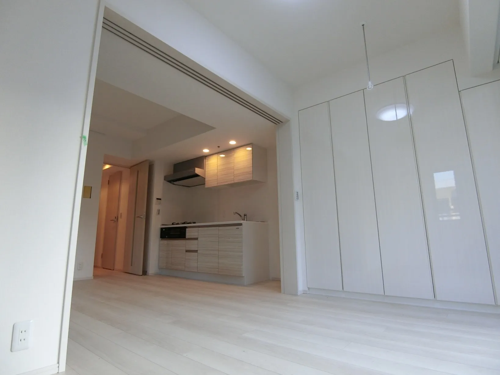 Le Fon Blanche Shinagawa Minamioi - Interior - ["Building", "Wood", "Hall"]