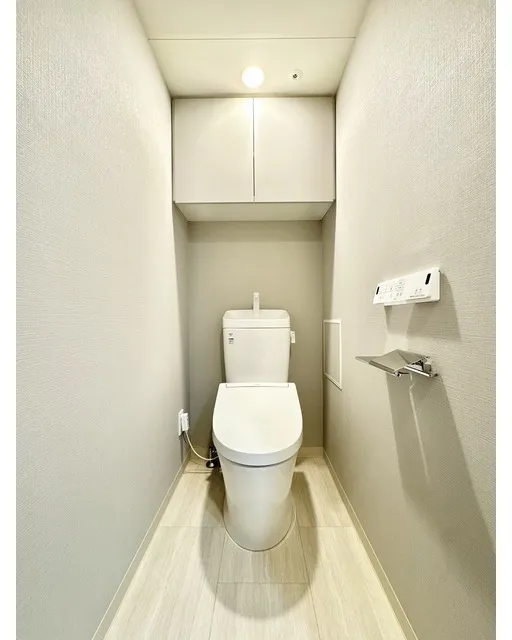 Season Flats Higashijujo - Interior - ["Toilet seat", "Toilet", "Flooring"]
