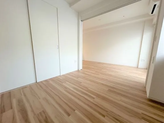 Serenite Fran Shin-Osaka - Interior - ["Wood flooring", "Flooring", "Floor"]