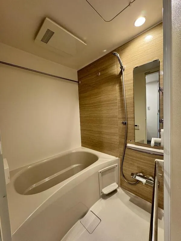 LUMIEC un Iriya - Interior - ["Flooring", "Interior design", "Plumbing fixture"]