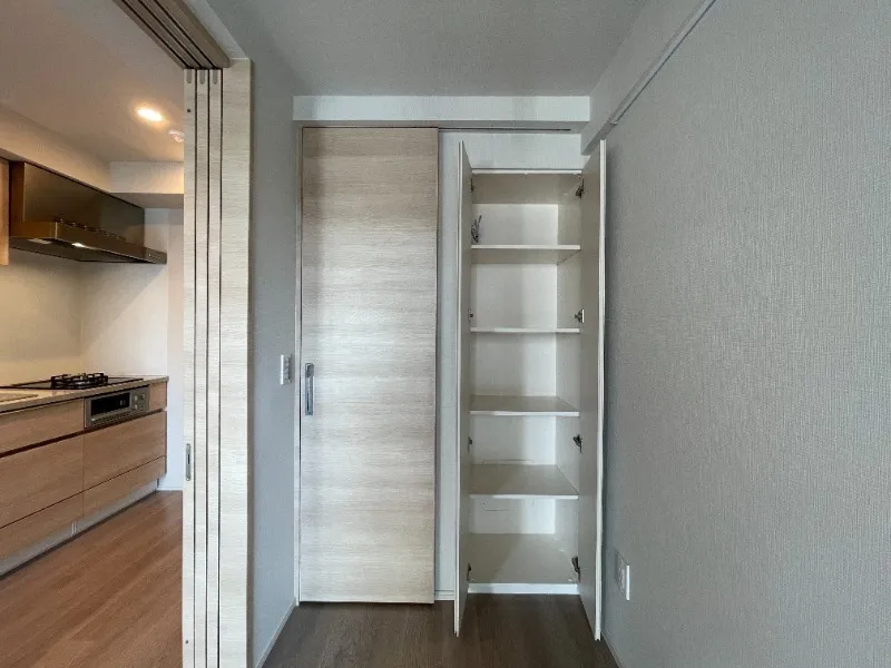 Pierce Kakinokizaka - Interior - ["Wood", "Flooring", "Floor"]