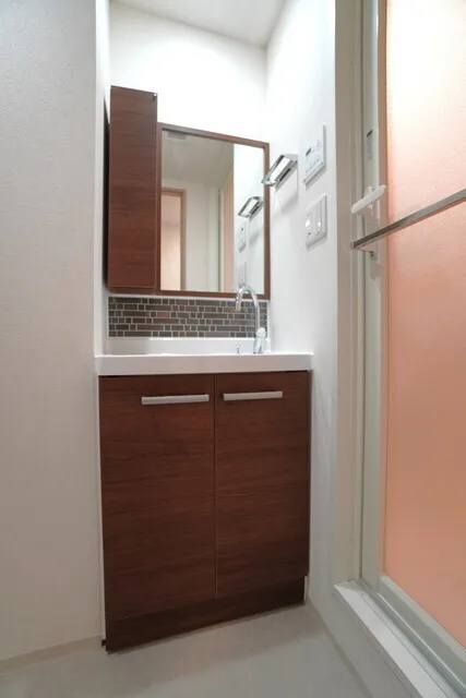 CREATIF Bunkyo Sendagi - Interior - ["Bathroom cabinet", "Flooring", "Plumbing fixture"]