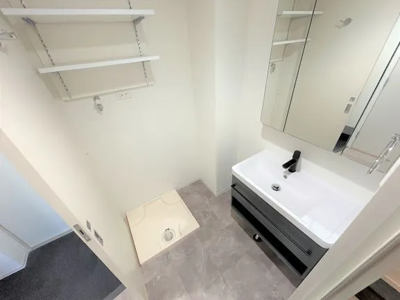 Serenite Esaka Miracle - Interior - ["Flooring", "Floor", "Plumbing fixture"]