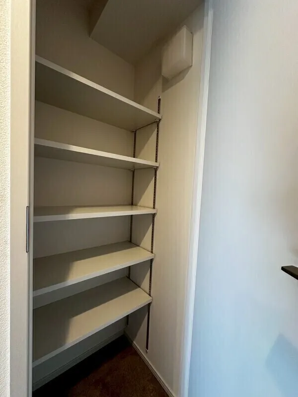 Lumique Omori - Interior - ["Wood", "Shelving", "Flooring"]