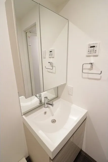 BluRock Monzen-Nakacho - Interior - ["Plumbing fixture", "Bathroom sink", "Room"]