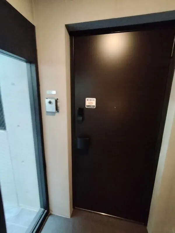 Fullea Hongo - Interior - ["Door", "Door handle", "Household hardware"]