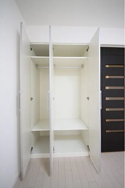 Grand Suite Ginza Resty Monarch - Interior - ["Fixture", "Shelving", "Wood"]