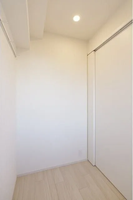Comforia Morishita South - Interior - ["Building", "Fixture", "Wood"]