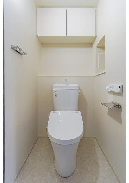 LaSante Bunkyo Sendagi - Interior - ["Toilet seat", "Toilet", "Plumbing fixture"]