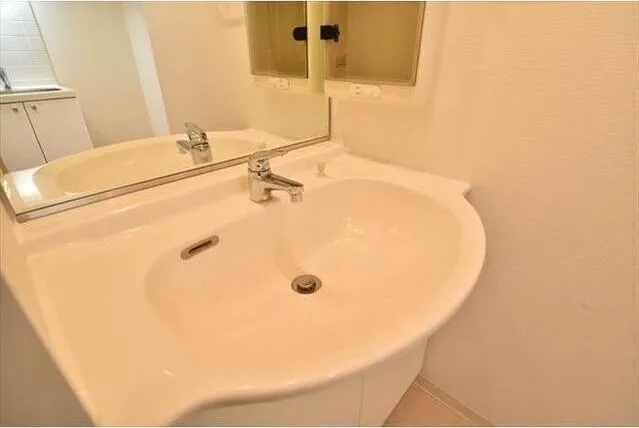 Primal Koishikawa - Interior - ["Brown", "Tap", "Plumbing fixture"]