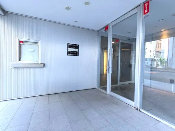 Access Otemachi Luxes - Exterior - ["Floor", "Flooring", "Composite material"]