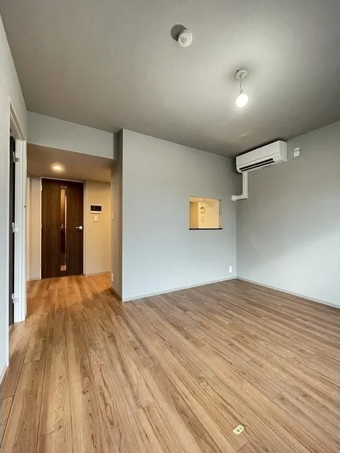 Well Square Nishioi - Interior - ["Flooring", "Wood flooring", "Floor"]
