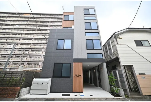 False Class Takadanobaba - Exterior - ["Apartment", "Stairs", "Hardwood"]